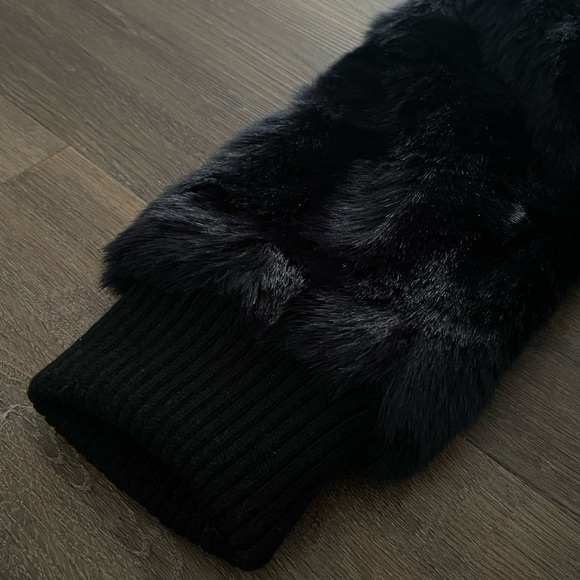 Cupcakes and Cashmere Faux Fur Coat - Picture 3 of 7